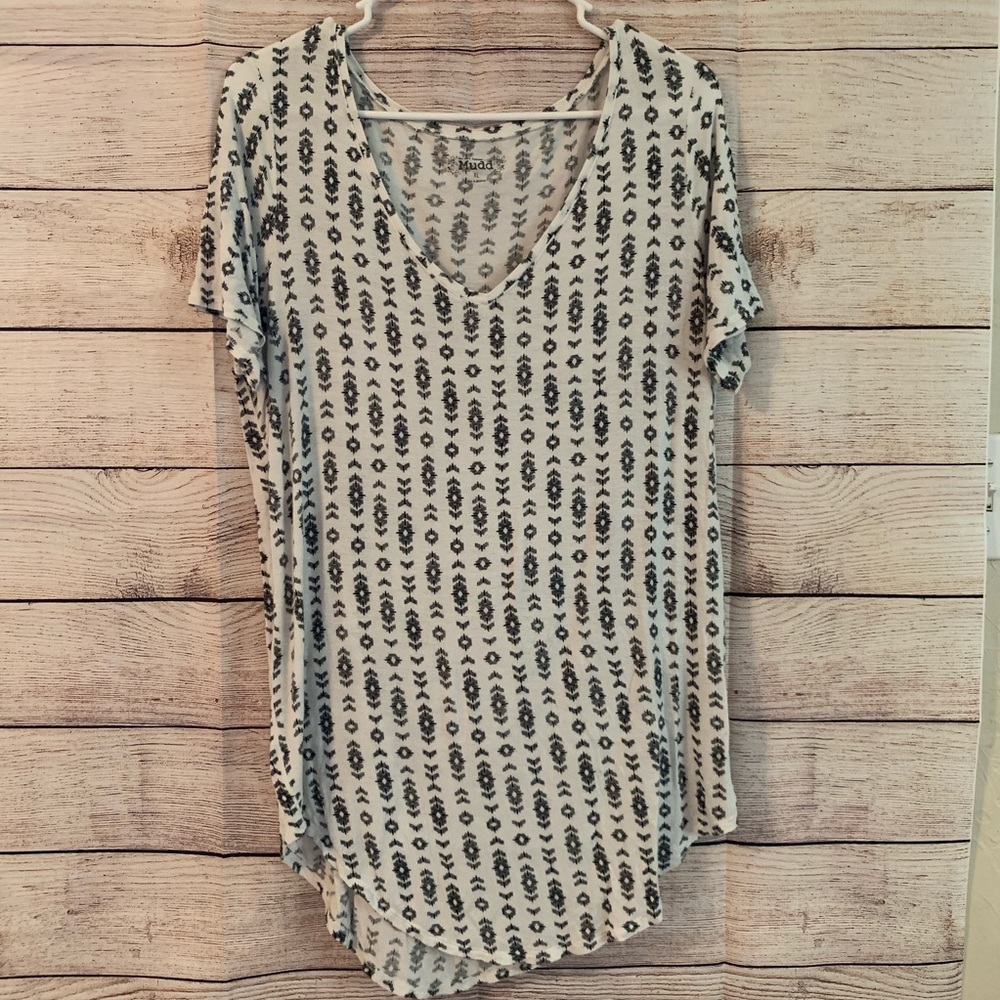 MUDD Aztec black and white top